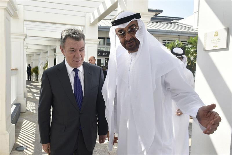 El presidente de Colombia busca en Emiratos mercados e inversores